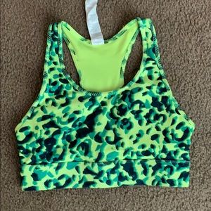 Sports bra Fabletics brand w/ cell phone pocket